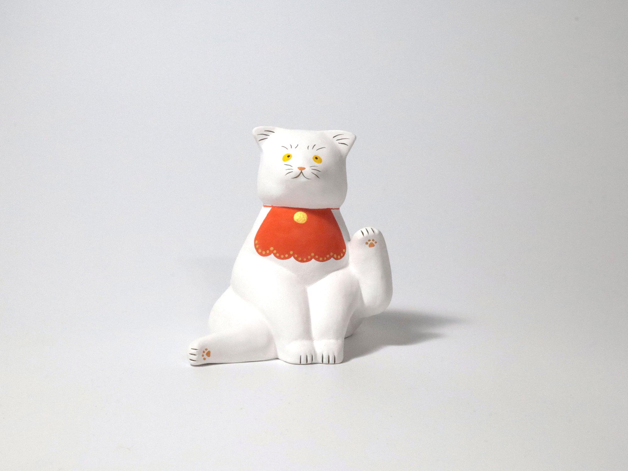 2/27 AM10:00(JST)-販売開始 「足まねき猫（前掛け・白)」 / 神﨑遥香