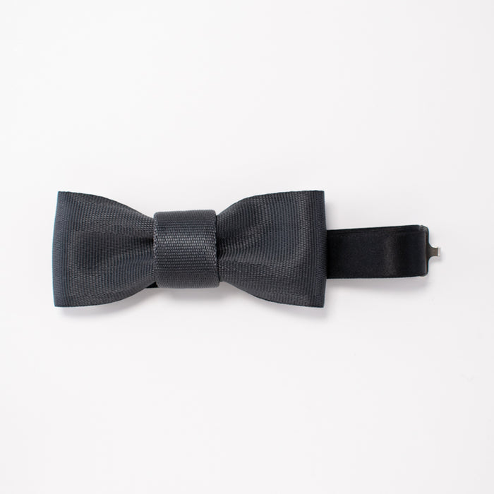 Seat belt bow tie