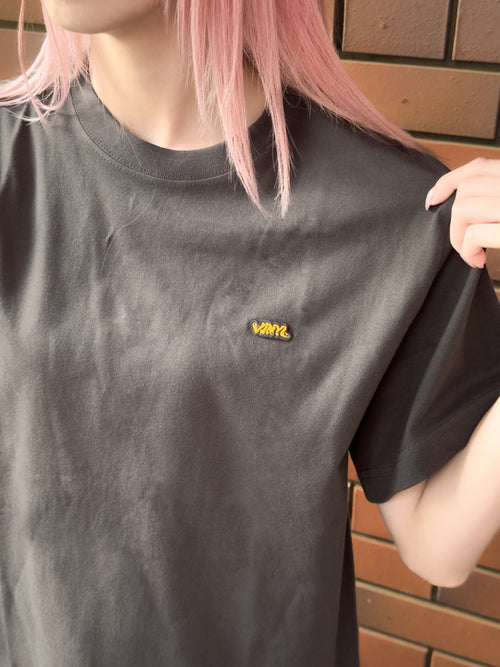 VINYLグラフィックTシャツ / umao / 黒