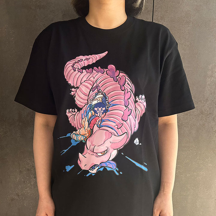 VINYLグラフィックTシャツ / 黒 / すしお×モニョチタポミチ