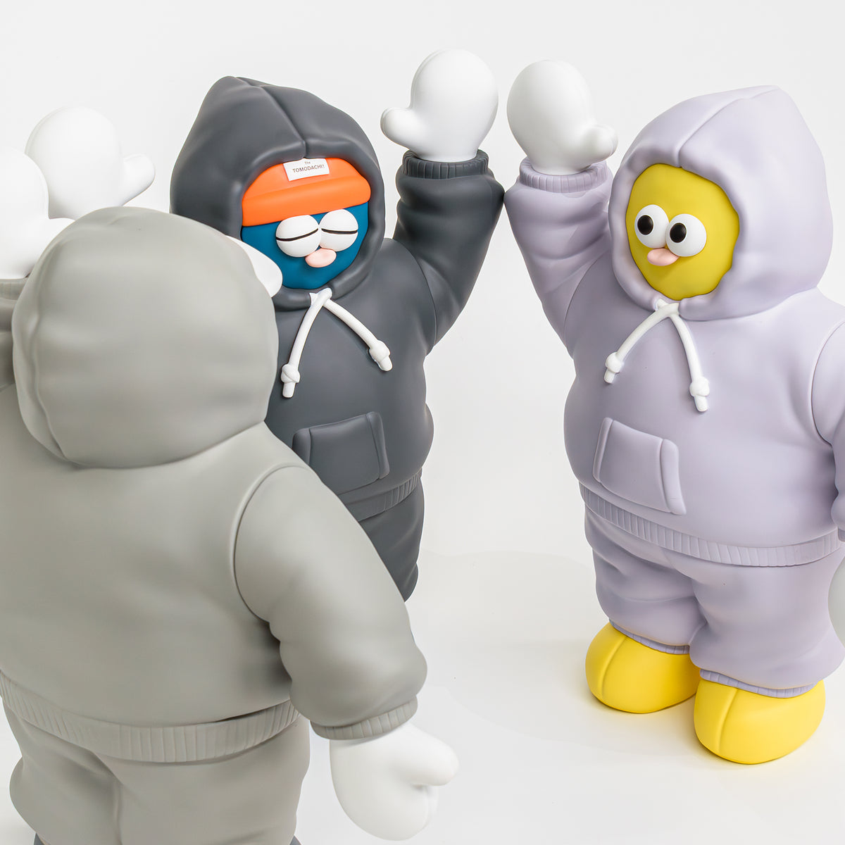 1 スウェットを着たソフビのトモダチ！ / The TOMODACHI！