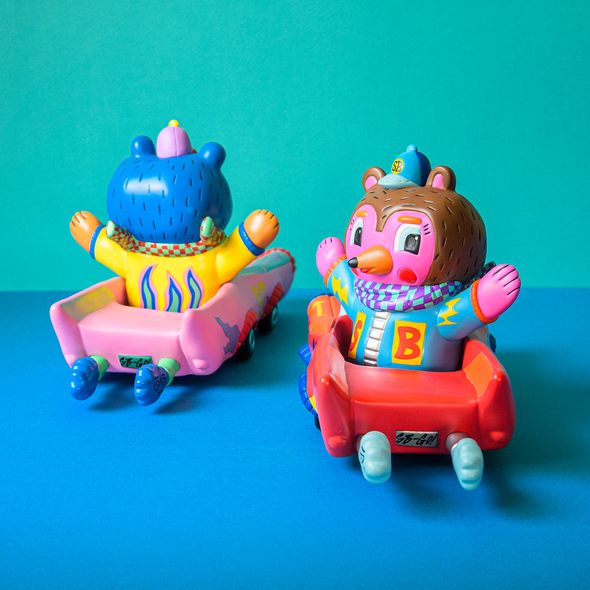 SUNDAY BEAR PINK CAR / Rob Kidney