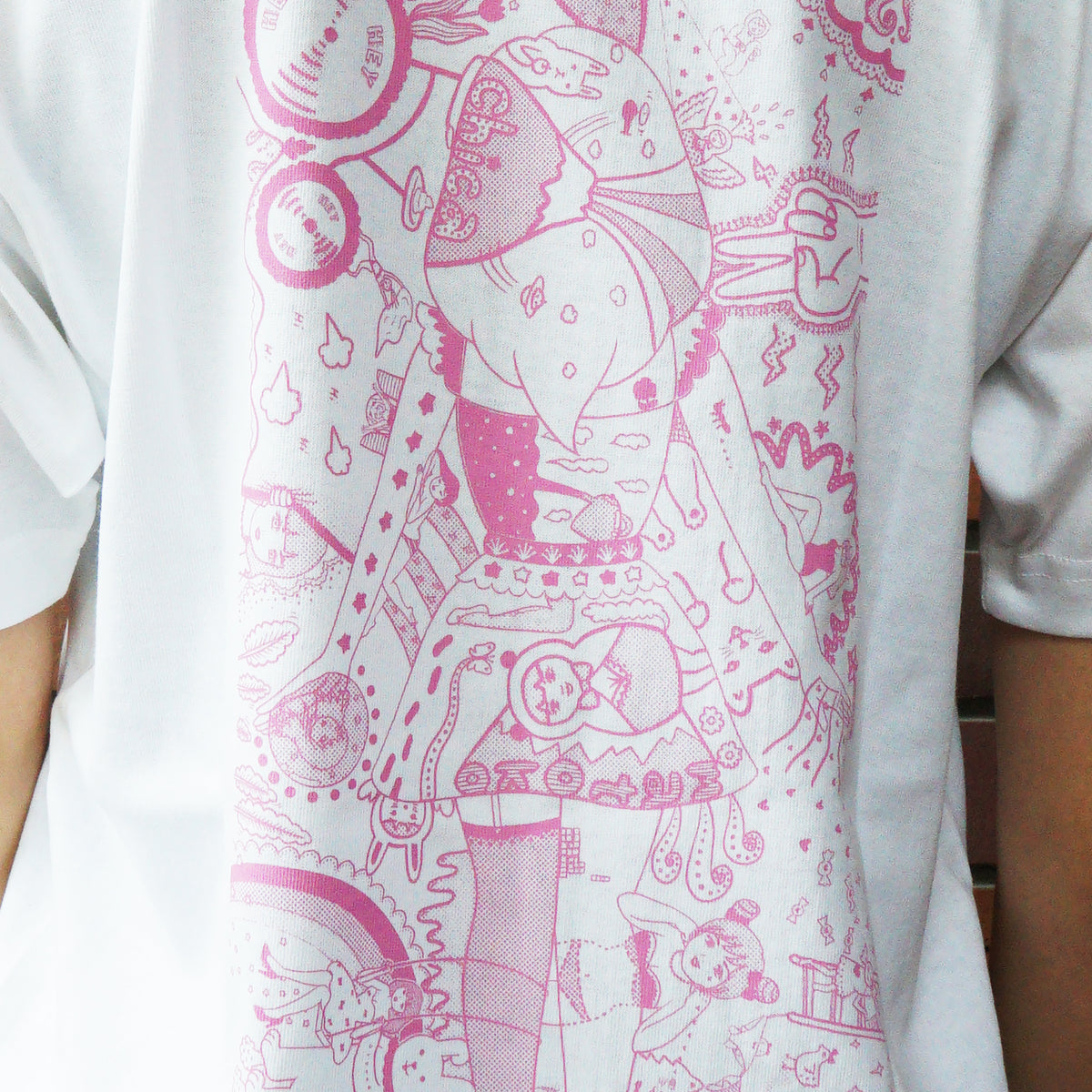 VINYL グラフィックTシャツ / 竹井千佳/ Wonderland/ホワイト