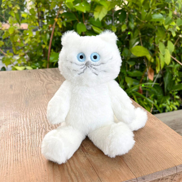 White cat stuffed toy/umao